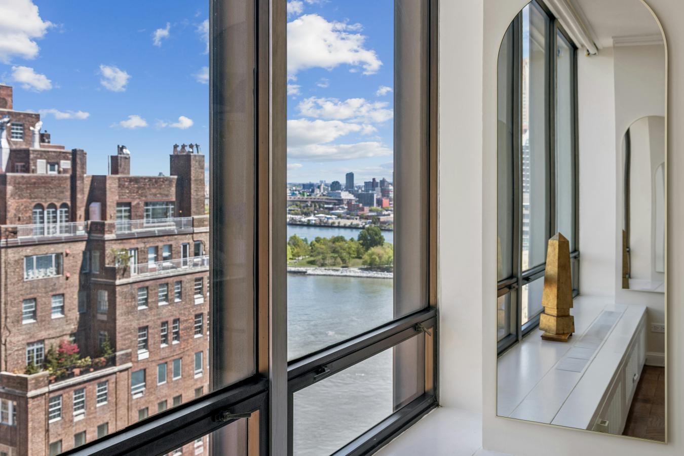 New York, New York, 10017, United States, 2 Bedrooms Bedrooms, ,2 BathroomsBathrooms,Residential,For Sale,2049605