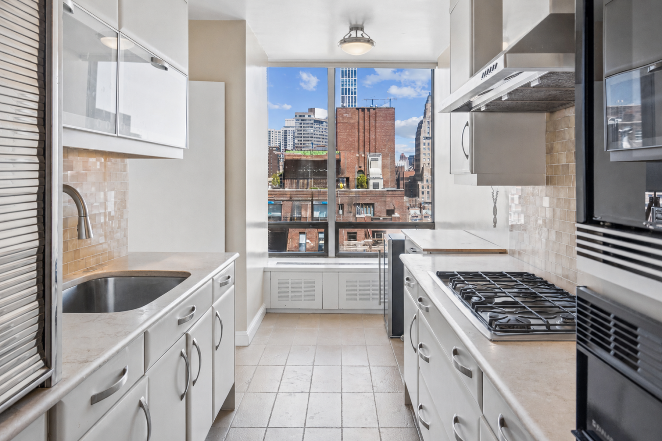 New York, New York, 10017, United States, 2 Bedrooms Bedrooms, ,2 BathroomsBathrooms,Residential,For Sale,2049605