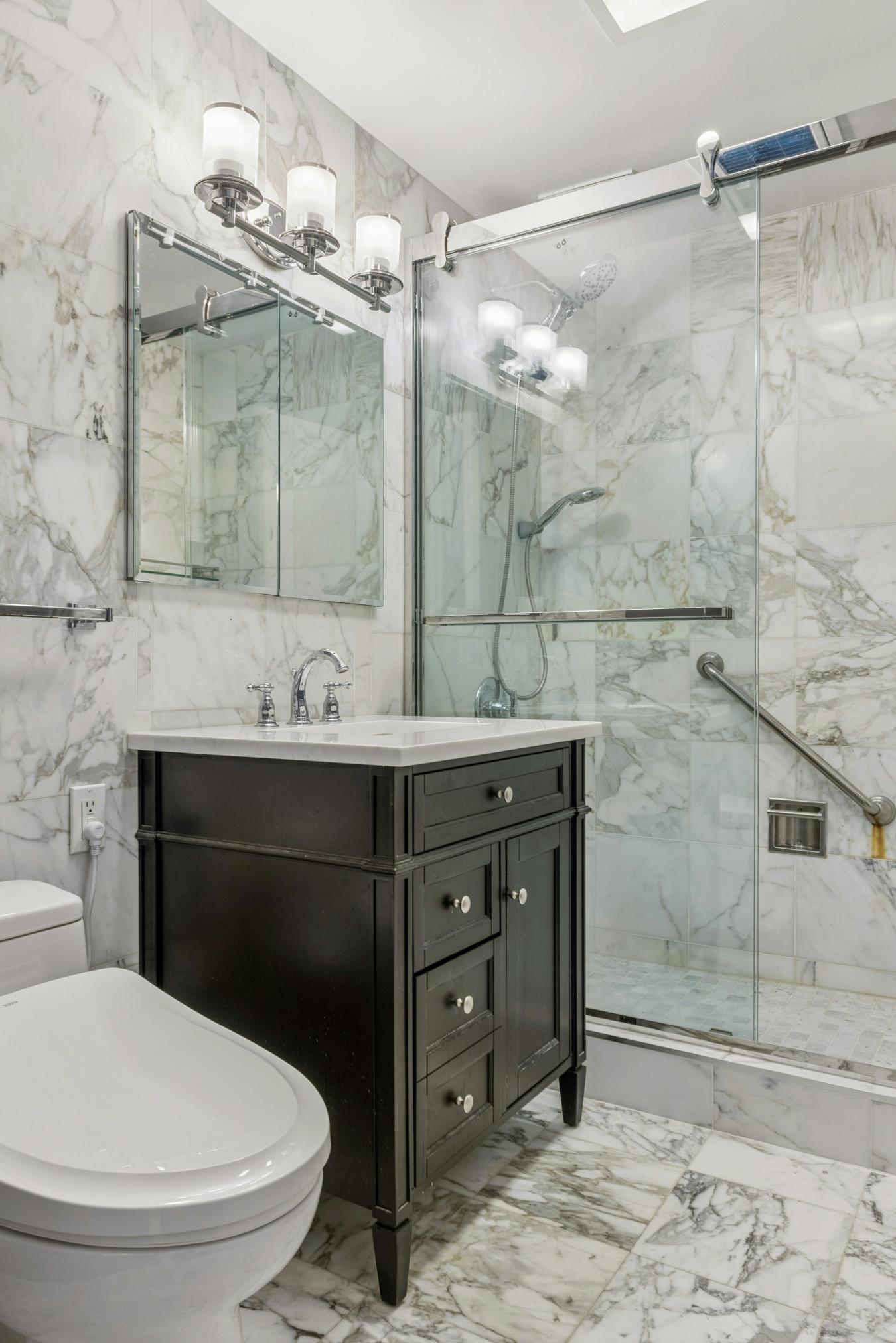 New York, New York, 10017, United States, 2 Bedrooms Bedrooms, ,2 BathroomsBathrooms,Residential,For Sale,2049605
