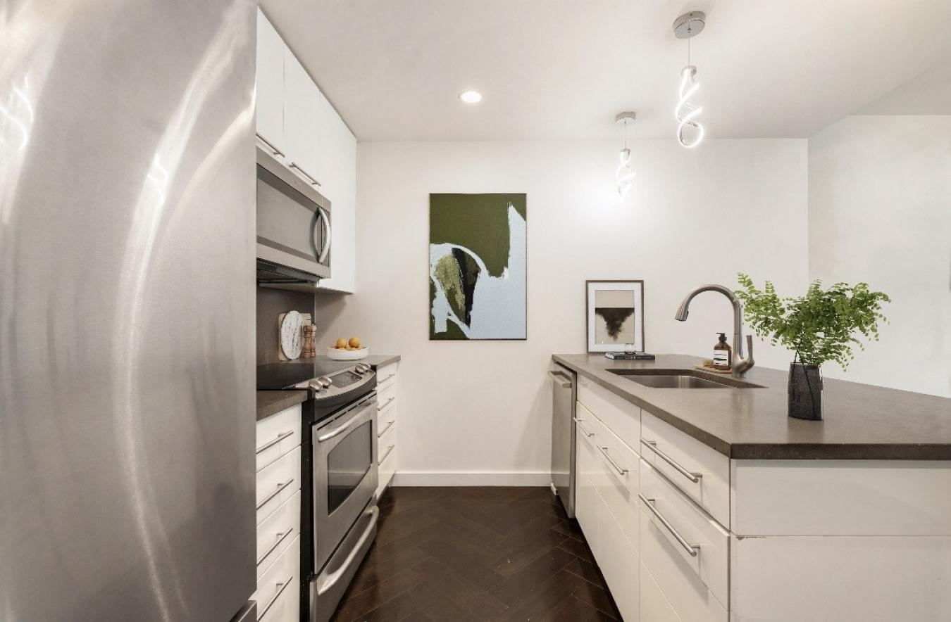 New York, New York, 10036, United States, 2 Bedrooms Bedrooms, ,2 BathroomsBathrooms,Residential,For Sale,2049604