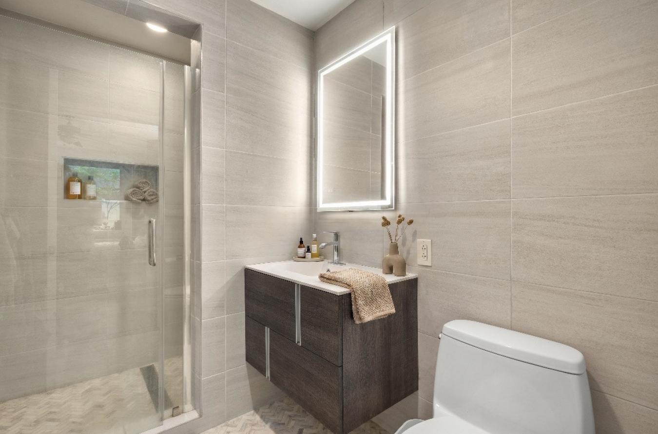 New York, New York, 10036, United States, 2 Bedrooms Bedrooms, ,2 BathroomsBathrooms,Residential,For Sale,2049604