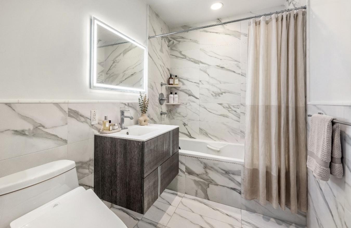 New York, New York, 10036, United States, 2 Bedrooms Bedrooms, ,2 BathroomsBathrooms,Residential,For Sale,2049604