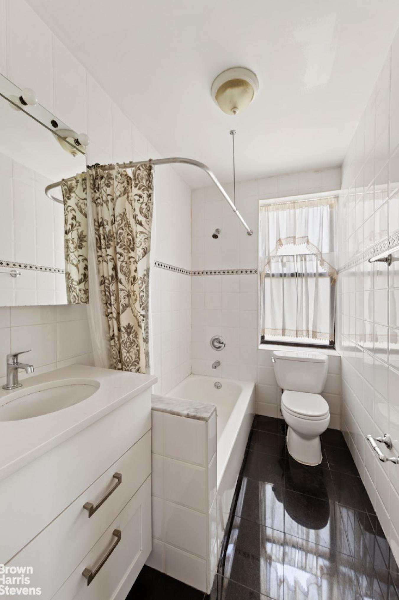 Hamilton Heights, New York, 10031, United States, 4 Bedrooms Bedrooms, ,2 BathroomsBathrooms,Residential,For Sale,2049603