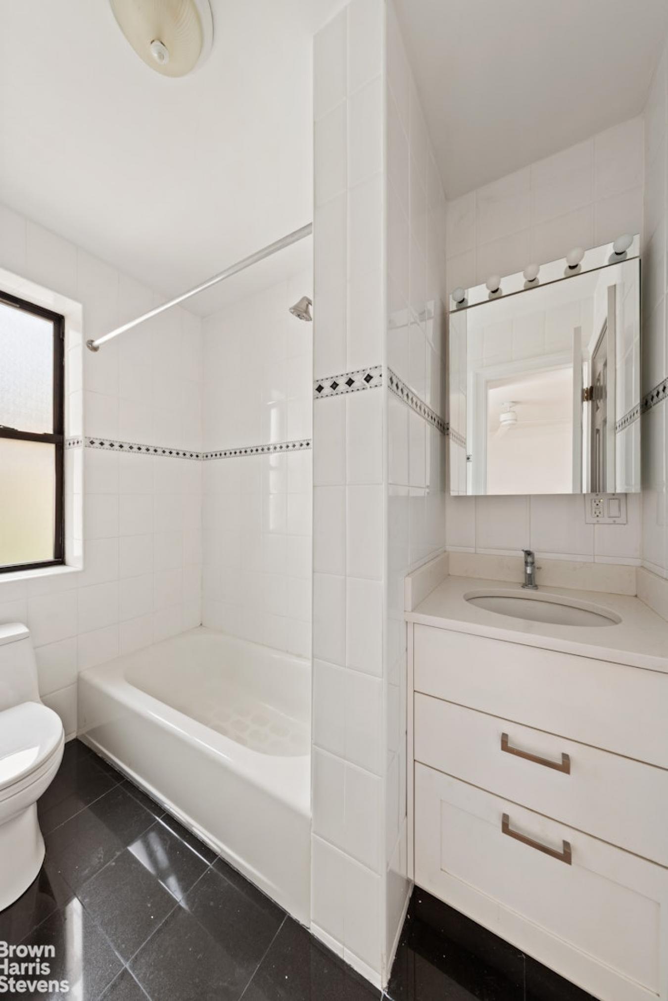 Hamilton Heights, New York, 10031, United States, 4 Bedrooms Bedrooms, ,2 BathroomsBathrooms,Residential,For Sale,2049603
