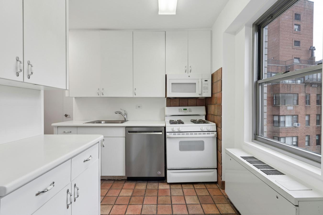New York, New York, 10022, United States, 3 Bedrooms Bedrooms, ,3 BathroomsBathrooms,Residential,For Sale,2049602