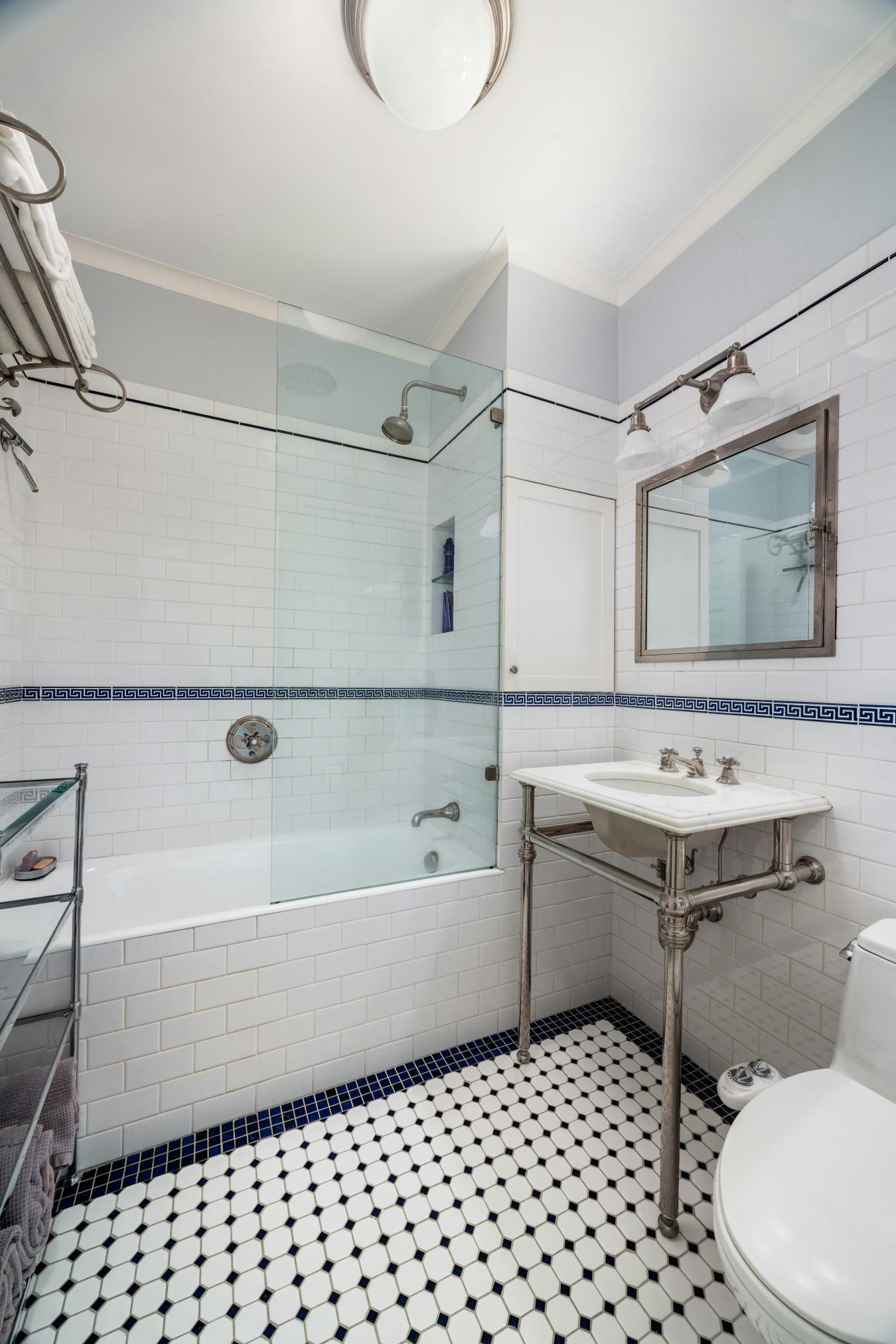 New York, New York, 10021, United States, 1 Bedroom Bedrooms, ,1 BathroomBathrooms,Residential,For Sale,2049601