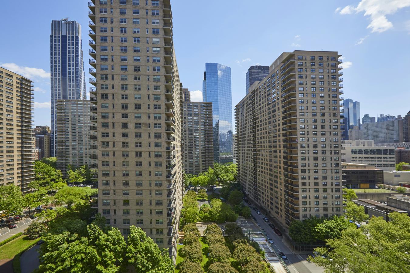 New York, New York, 10023, United States, 2 Bedrooms Bedrooms, ,2 BathroomsBathrooms,Residential,For Sale,2049598