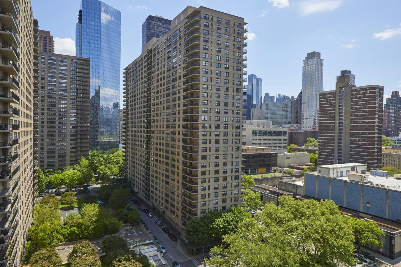 New York, New York, 10023, United States, 2 Bedrooms Bedrooms, ,2 BathroomsBathrooms,Residential,For Sale,2049598