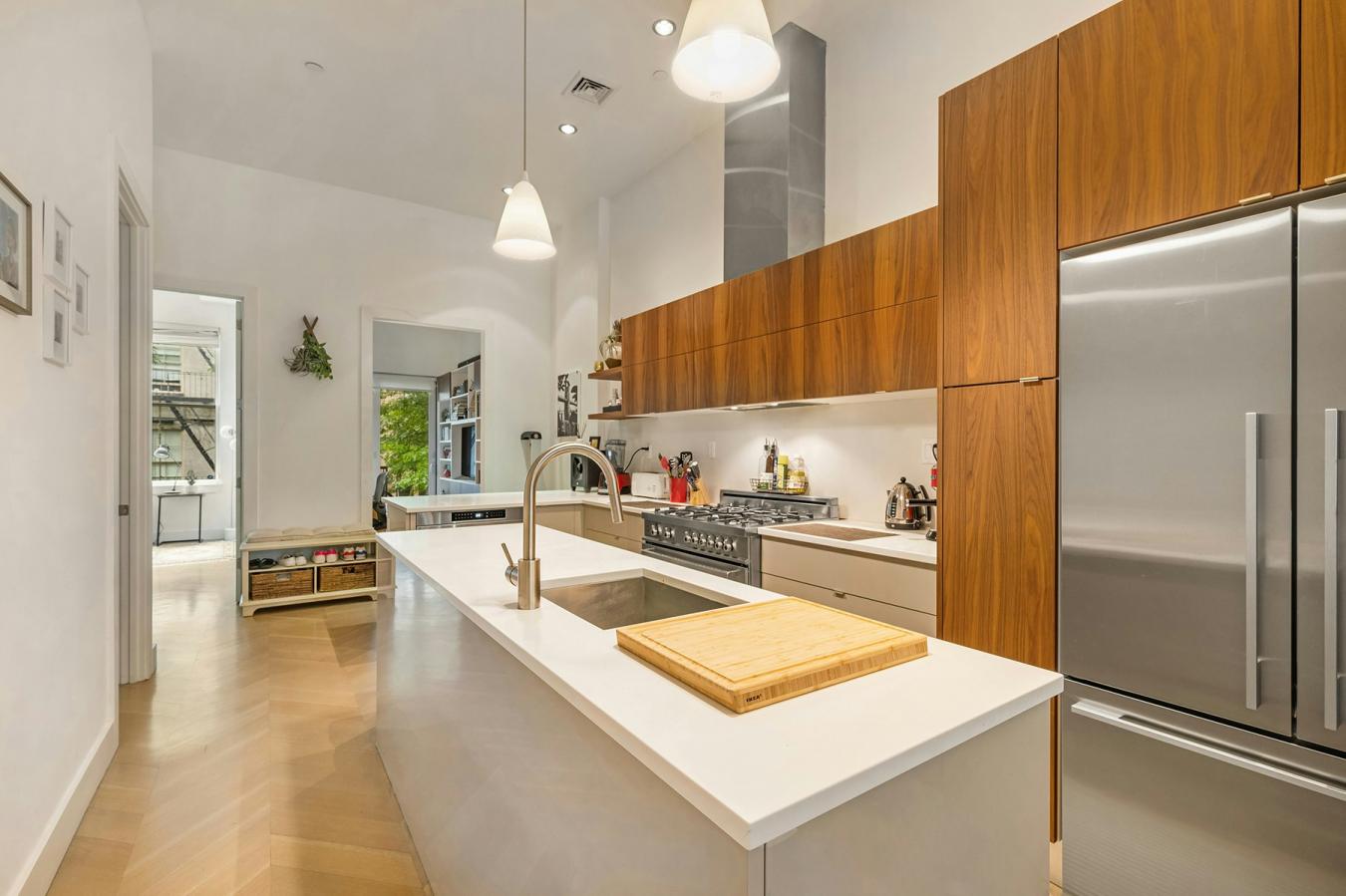 South Harlem, New York, 10027, United States, 3 Bedrooms Bedrooms, ,2 BathroomsBathrooms,Residential,For Sale,2049597