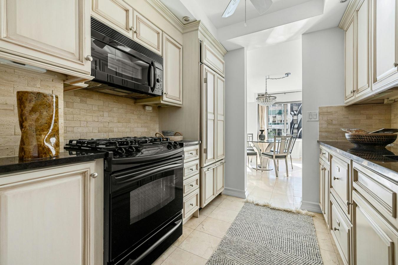 New York, New York, 10022, United States, 2 Bedrooms Bedrooms, ,2 BathroomsBathrooms,Residential,For Sale,2049596