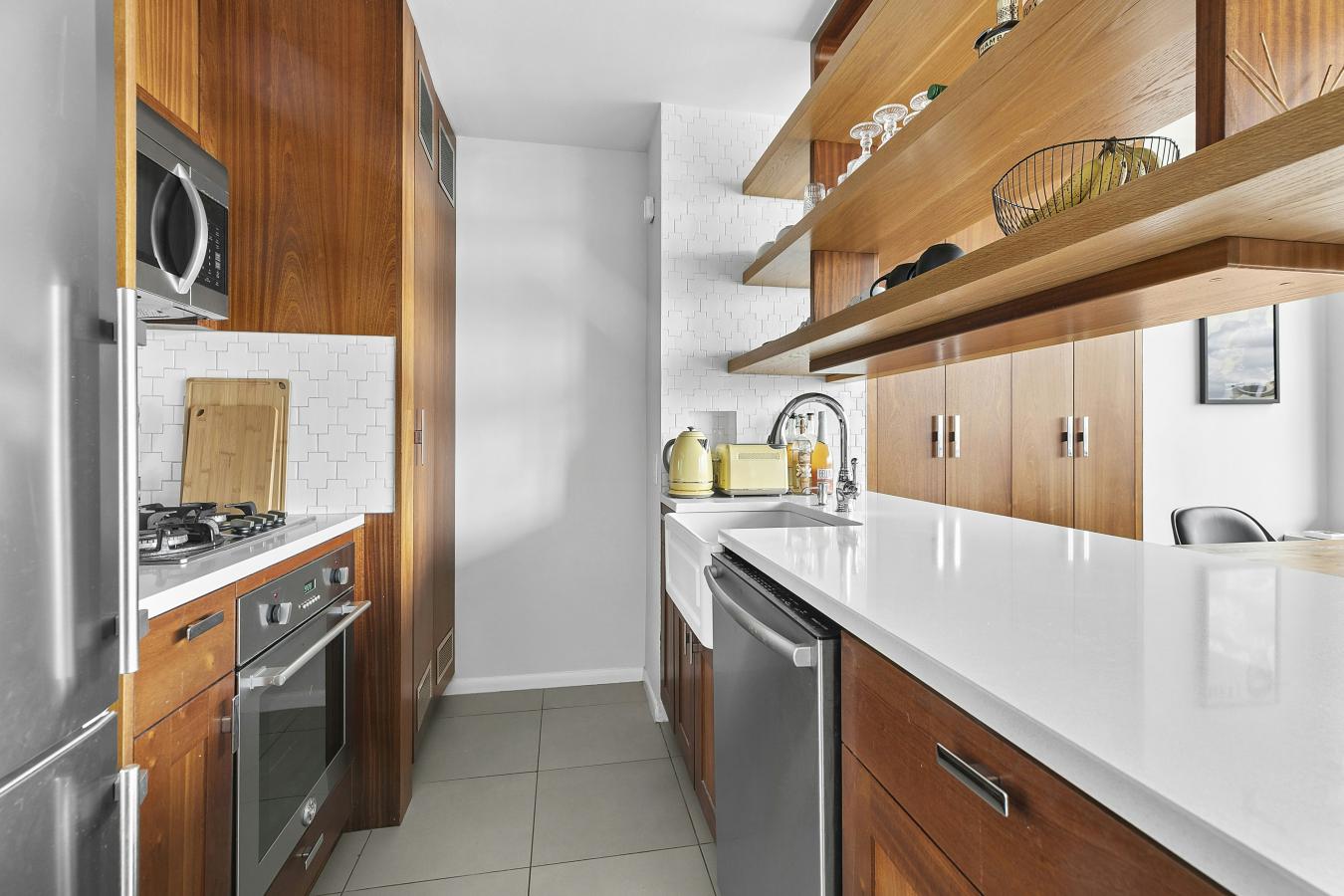 New York, New York, 10023, United States, 1 Bedroom Bedrooms, ,1 BathroomBathrooms,Residential,For Sale,2049595