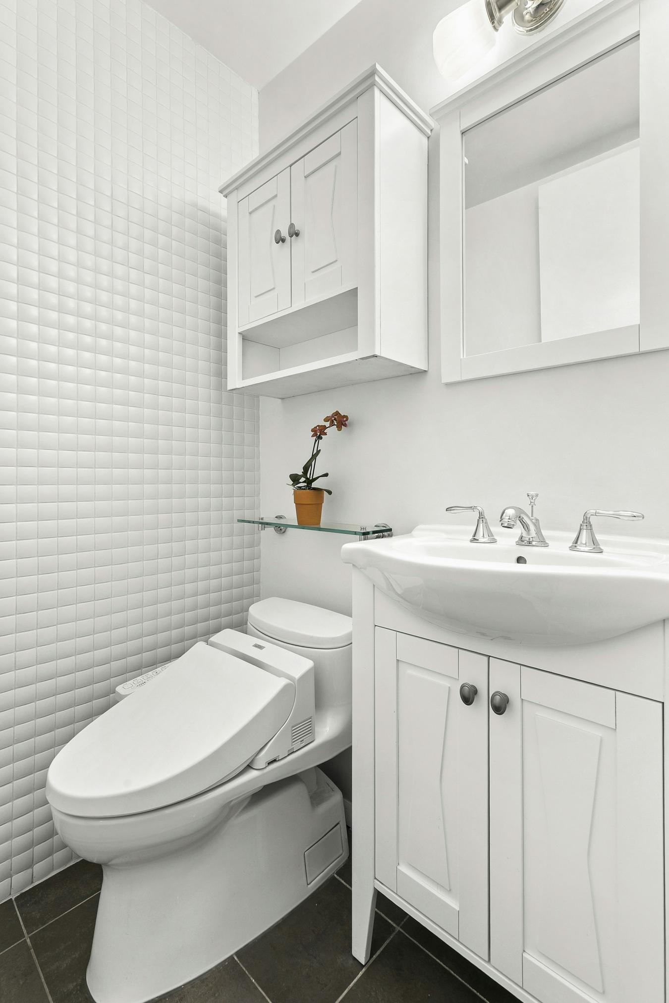 New York, New York, 10023, United States, 1 Bedroom Bedrooms, ,1 BathroomBathrooms,Residential,For Sale,2049595