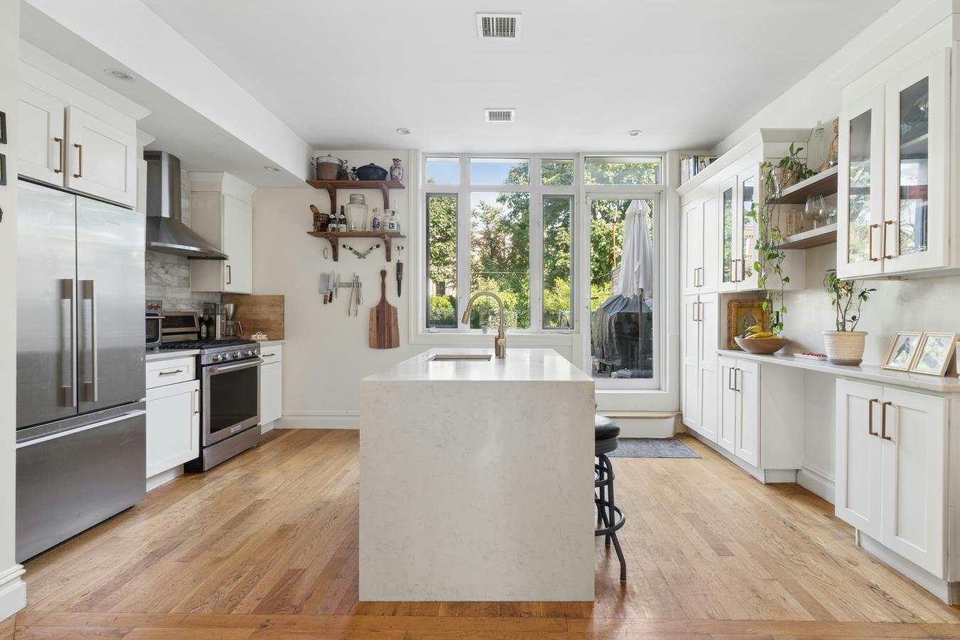 Bushwick, New York, 11221, United States, 4 Bedrooms Bedrooms, ,3 BathroomsBathrooms,Residential,For Sale,2049593