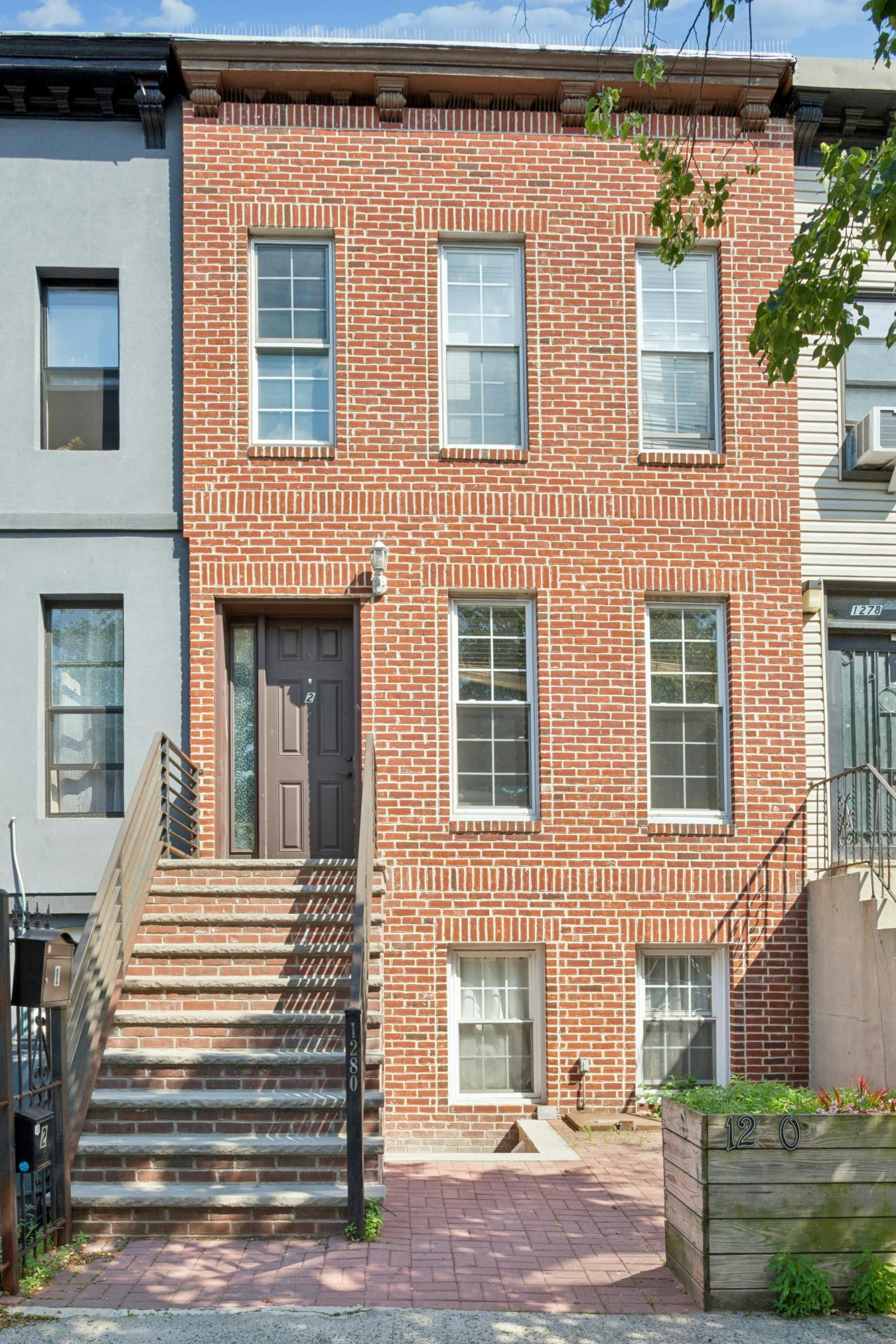 Bushwick, New York, 11221, United States, 4 Bedrooms Bedrooms, ,3 BathroomsBathrooms,Residential,For Sale,2049593