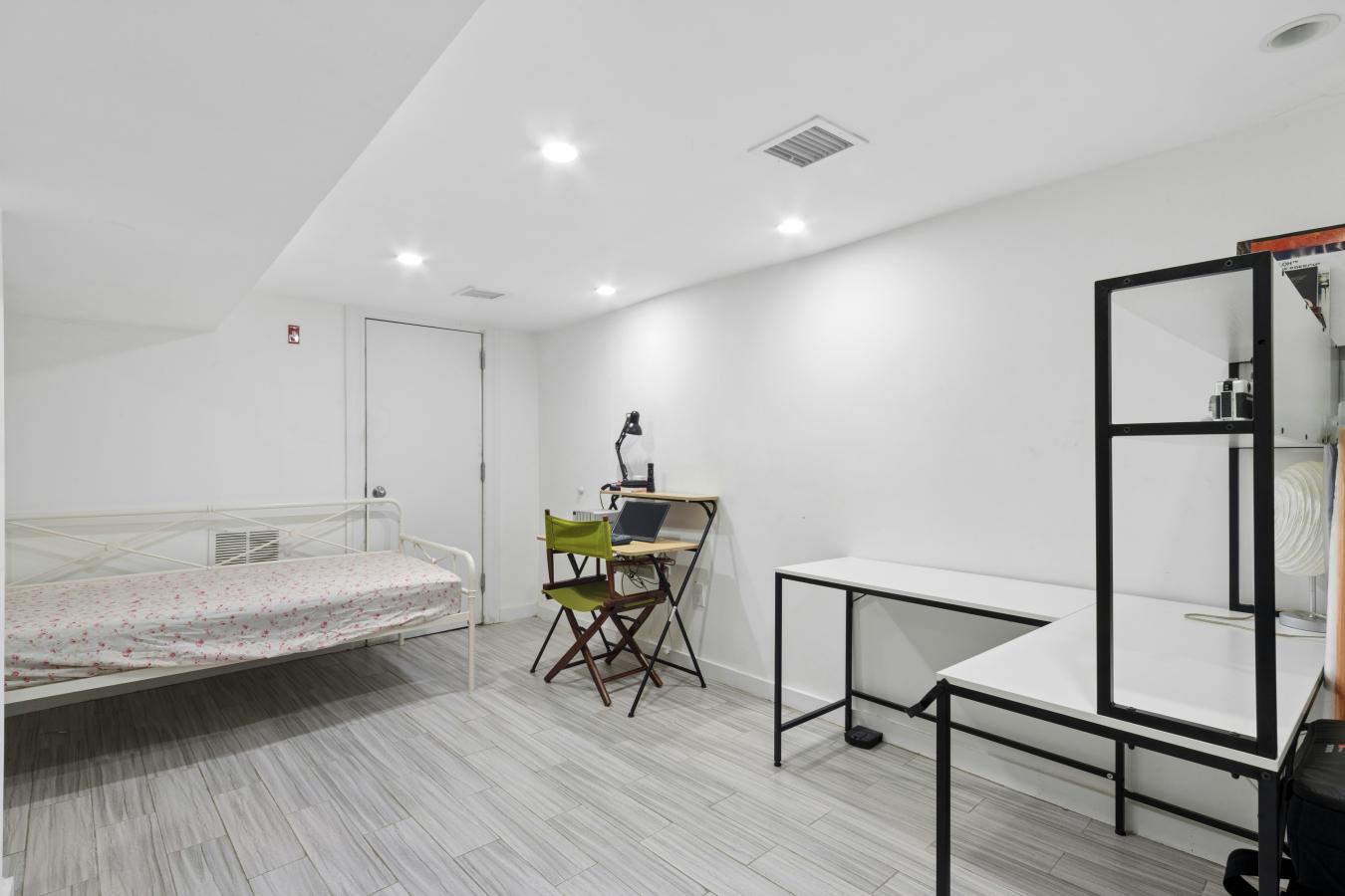 Bushwick, New York, 11221, United States, 4 Bedrooms Bedrooms, ,3 BathroomsBathrooms,Residential,For Sale,2049593