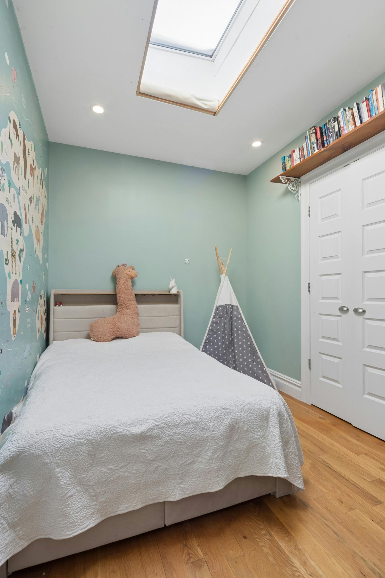 Bushwick, New York, 11221, United States, 4 Bedrooms Bedrooms, ,3 BathroomsBathrooms,Residential,For Sale,2049593