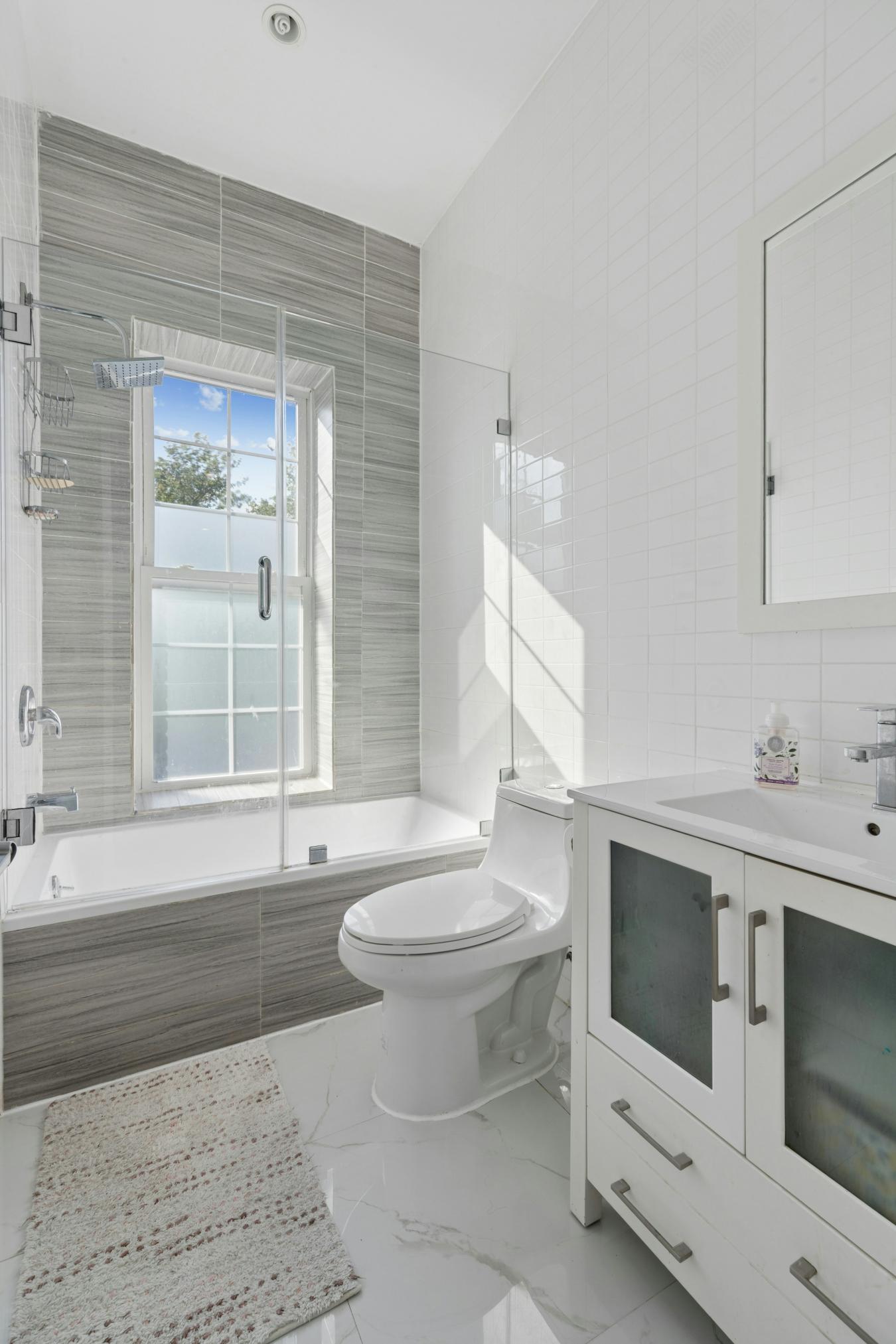 Bushwick, New York, 11221, United States, 4 Bedrooms Bedrooms, ,3 BathroomsBathrooms,Residential,For Sale,2049593