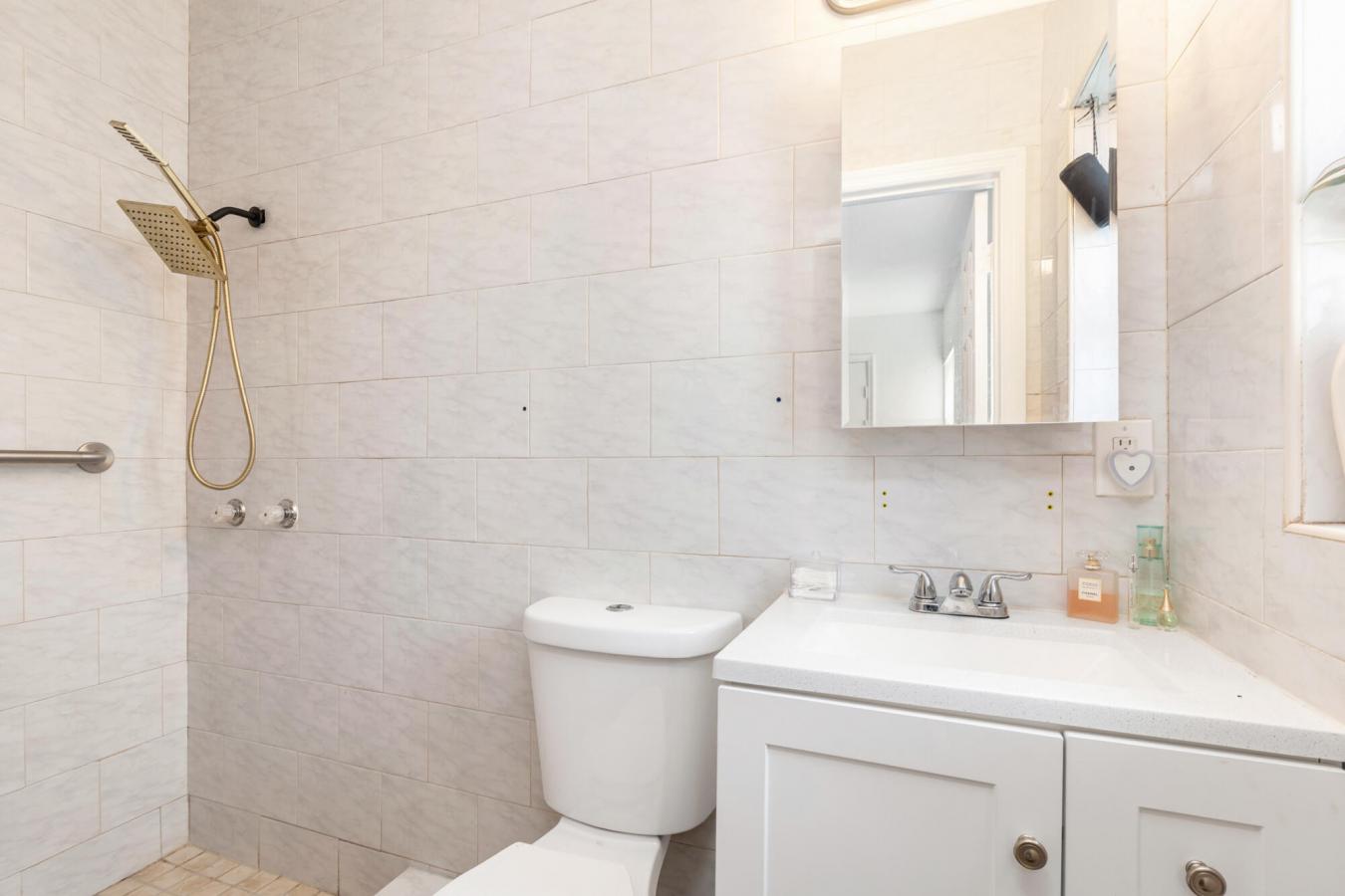 West Palm Beach, Florida, 33405, United States, 5 Bedrooms Bedrooms, ,4 BathroomsBathrooms,Residential,For Sale,2049591