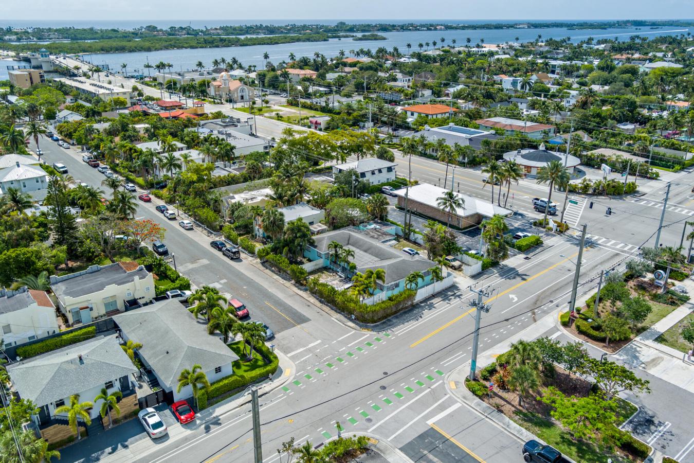 West Palm Beach, Florida, 33405, United States, 5 Bedrooms Bedrooms, ,4 BathroomsBathrooms,Residential,For Sale,2049591
