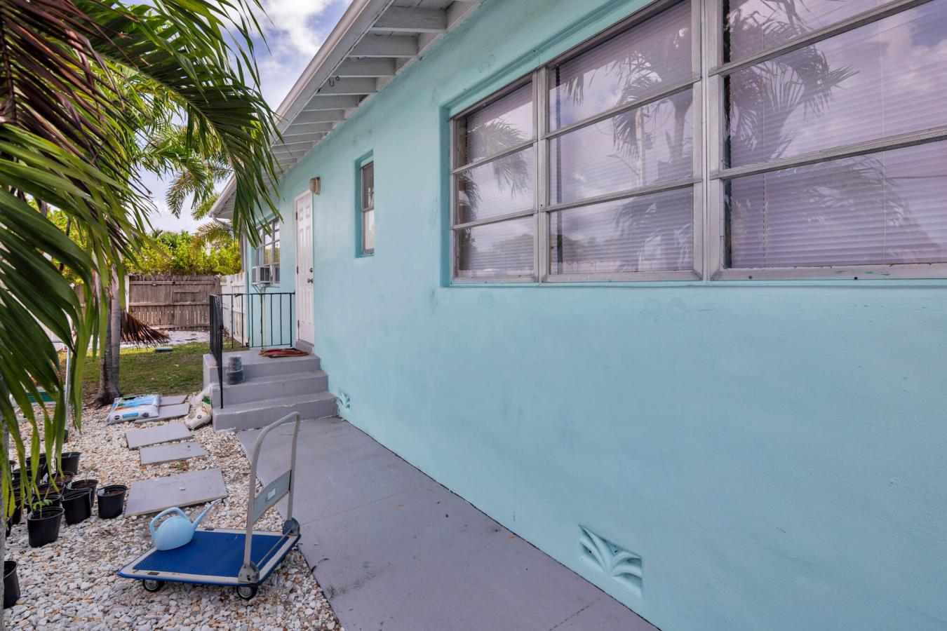 West Palm Beach, Florida, 33405, United States, 5 Bedrooms Bedrooms, ,4 BathroomsBathrooms,Residential,For Sale,2049591
