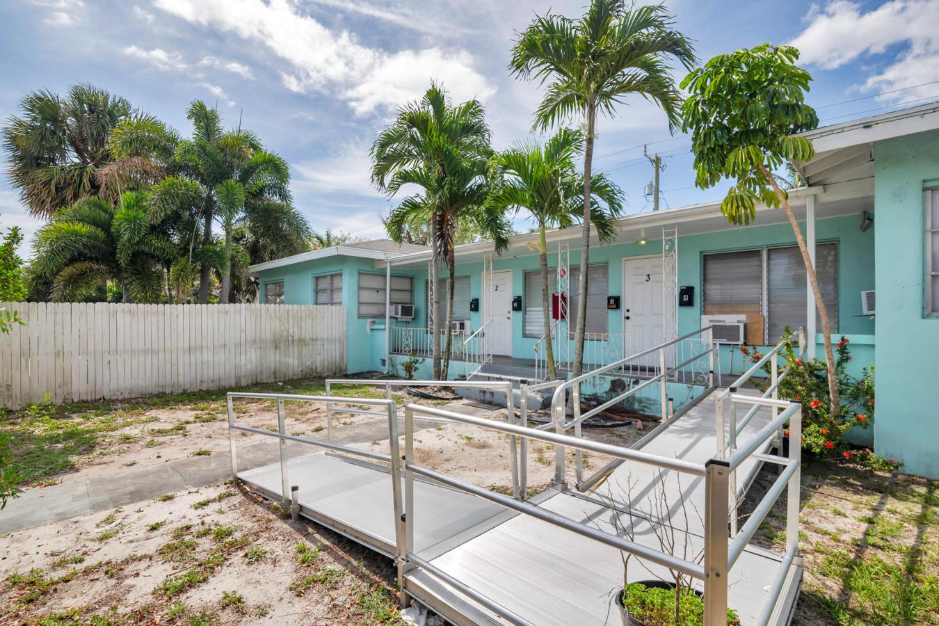 West Palm Beach, Florida, 33405, United States, 5 Bedrooms Bedrooms, ,4 BathroomsBathrooms,Residential,For Sale,2049591