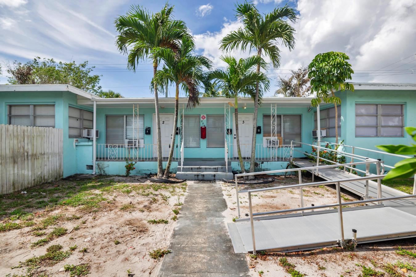 West Palm Beach, Florida, 33405, United States, 5 Bedrooms Bedrooms, ,4 BathroomsBathrooms,Residential,For Sale,2049591