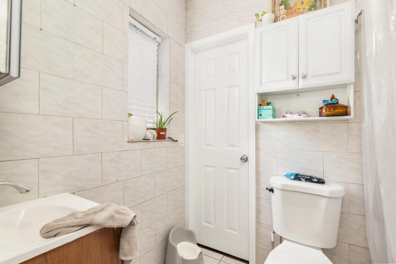 West Palm Beach, Florida, 33405, United States, 5 Bedrooms Bedrooms, ,4 BathroomsBathrooms,Residential,For Sale,2049591