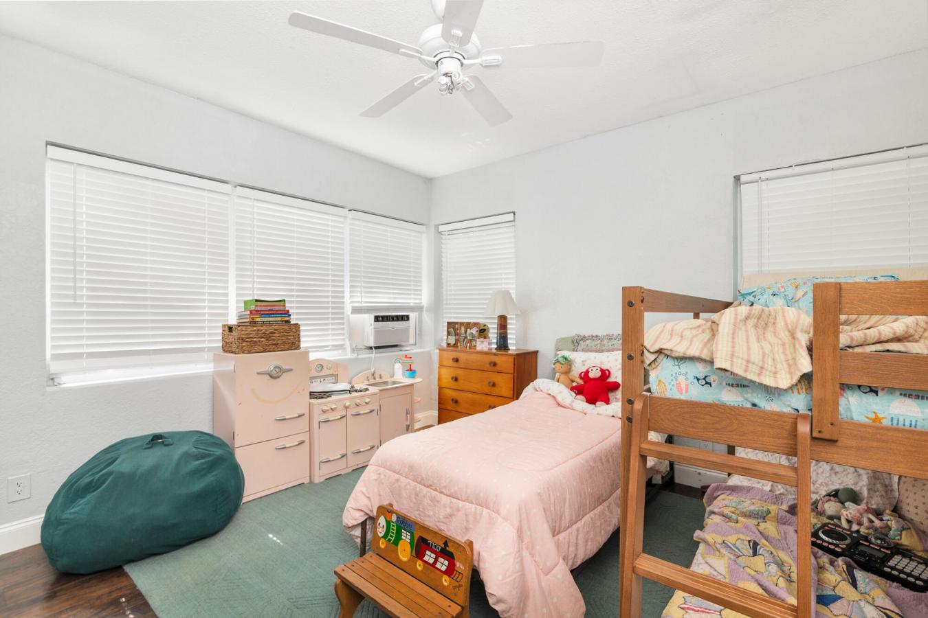 West Palm Beach, Florida, 33405, United States, 5 Bedrooms Bedrooms, ,4 BathroomsBathrooms,Residential,For Sale,2049591