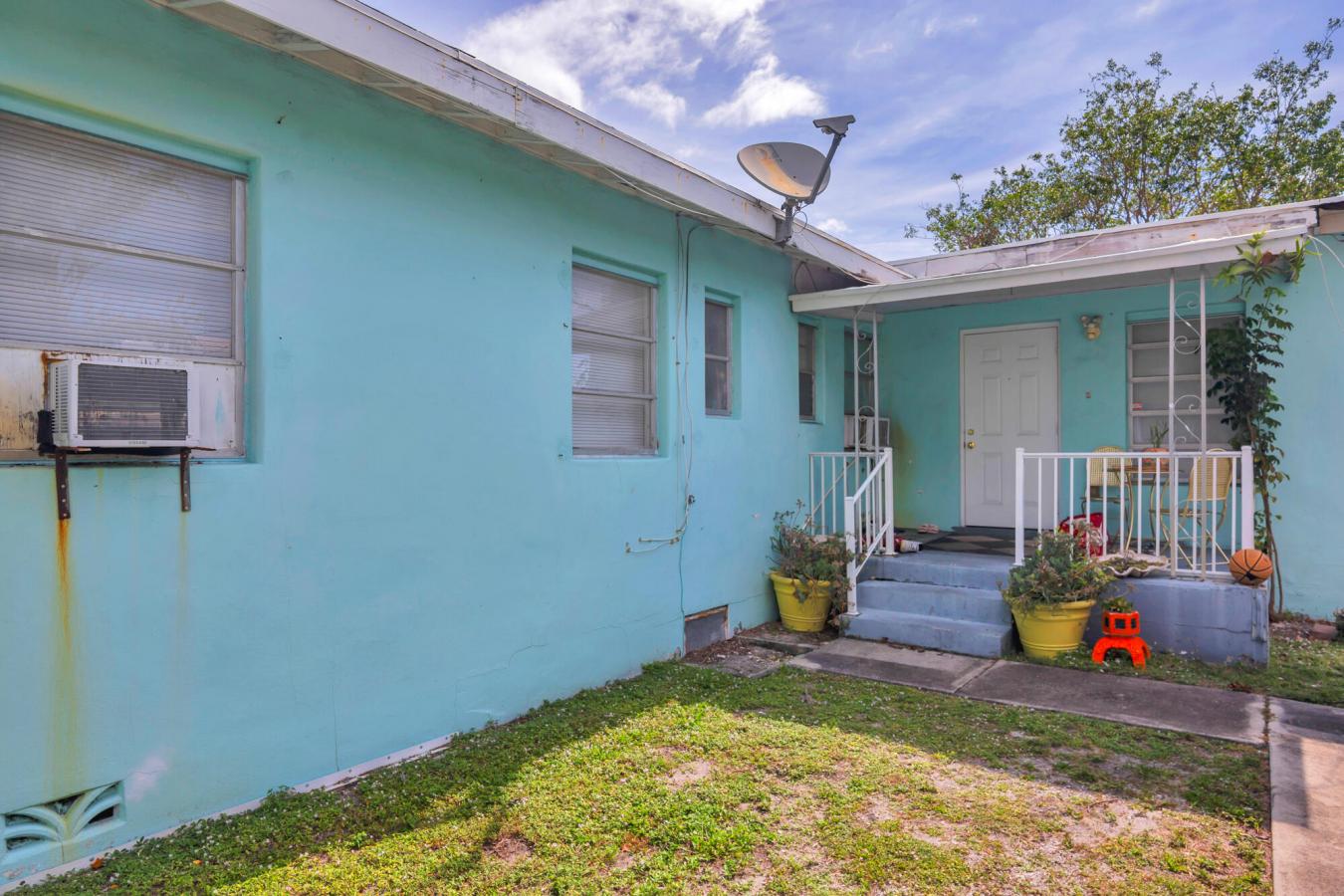 West Palm Beach, Florida, 33405, United States, 5 Bedrooms Bedrooms, ,4 BathroomsBathrooms,Residential,For Sale,2049591