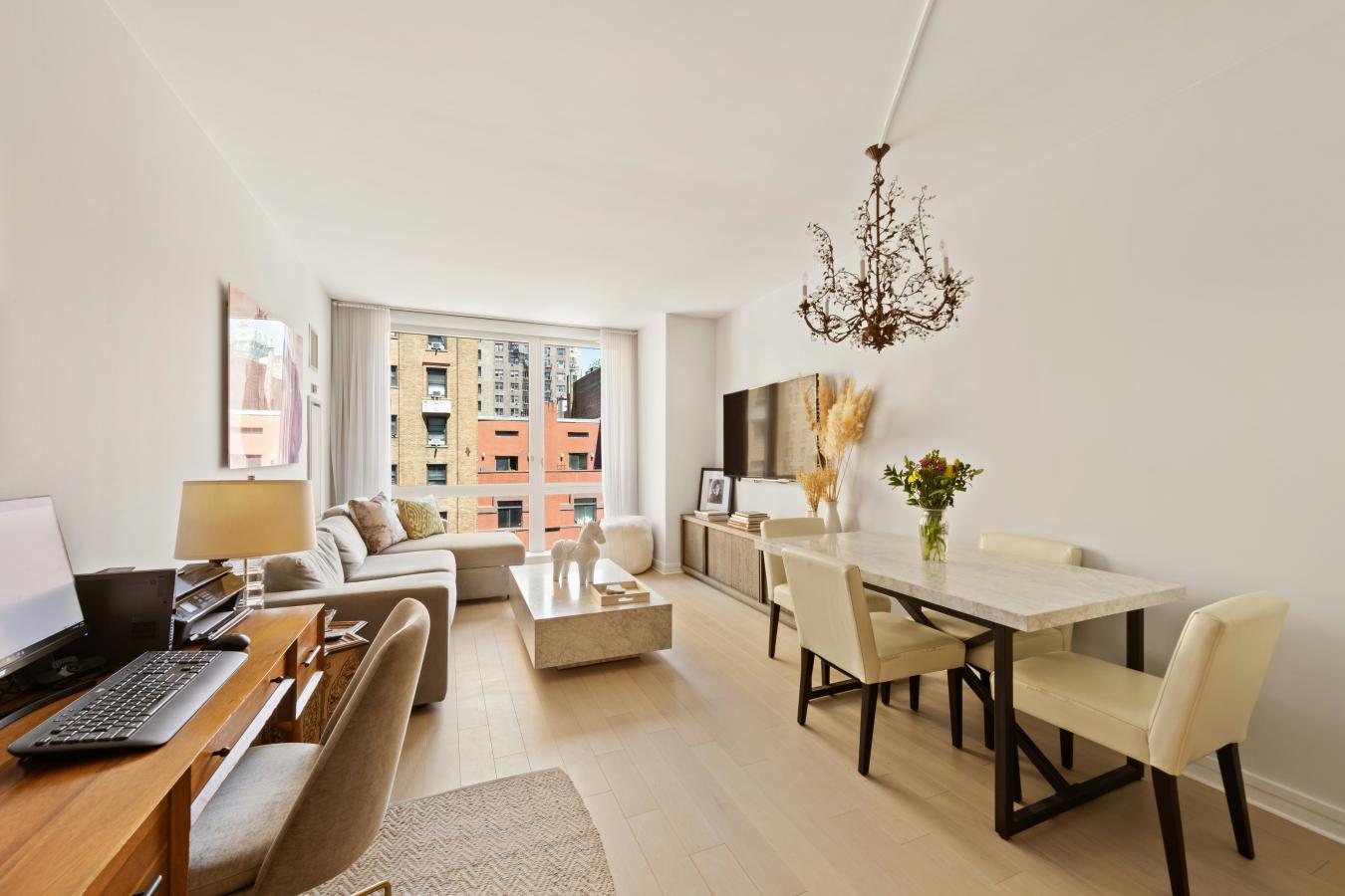 New York, New York, 10023, United States, 1 Bedroom Bedrooms, ,1 BathroomBathrooms,Residential,For Sale,2049590