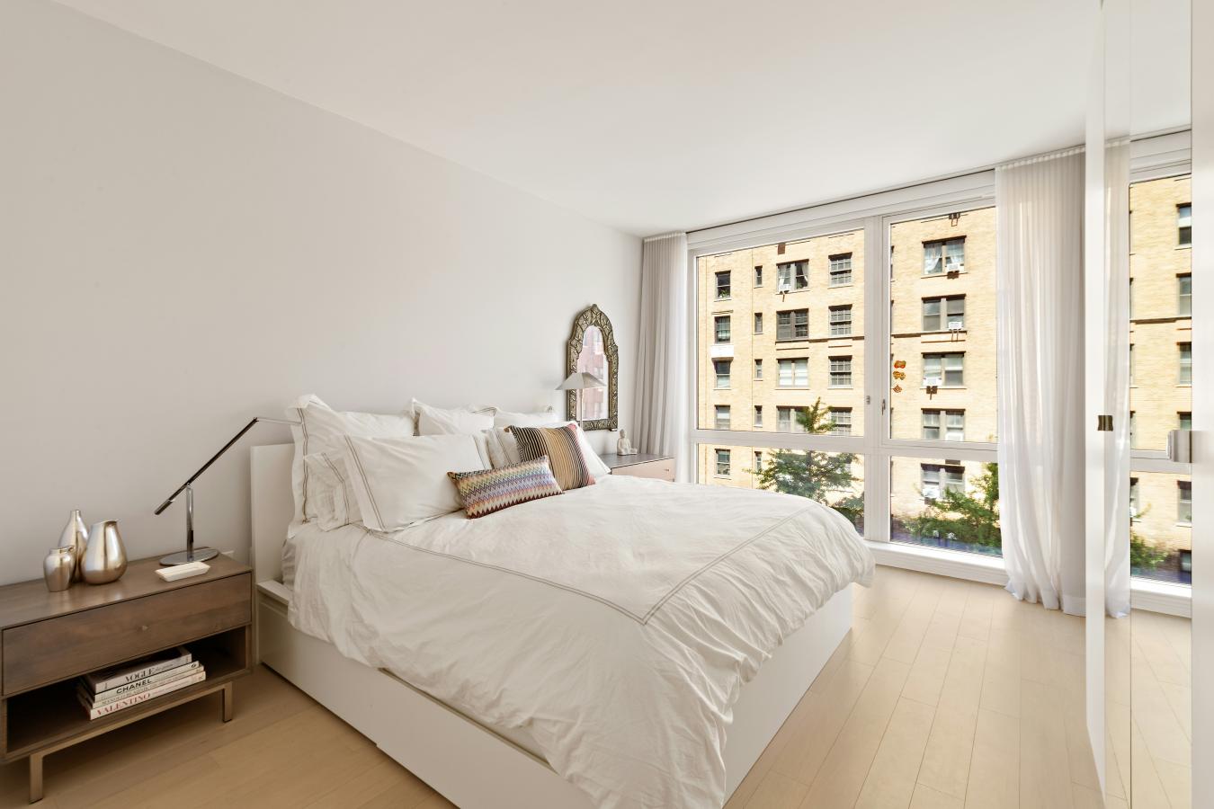 New York, New York, 10023, United States, 1 Bedroom Bedrooms, ,1 BathroomBathrooms,Residential,For Sale,2049590