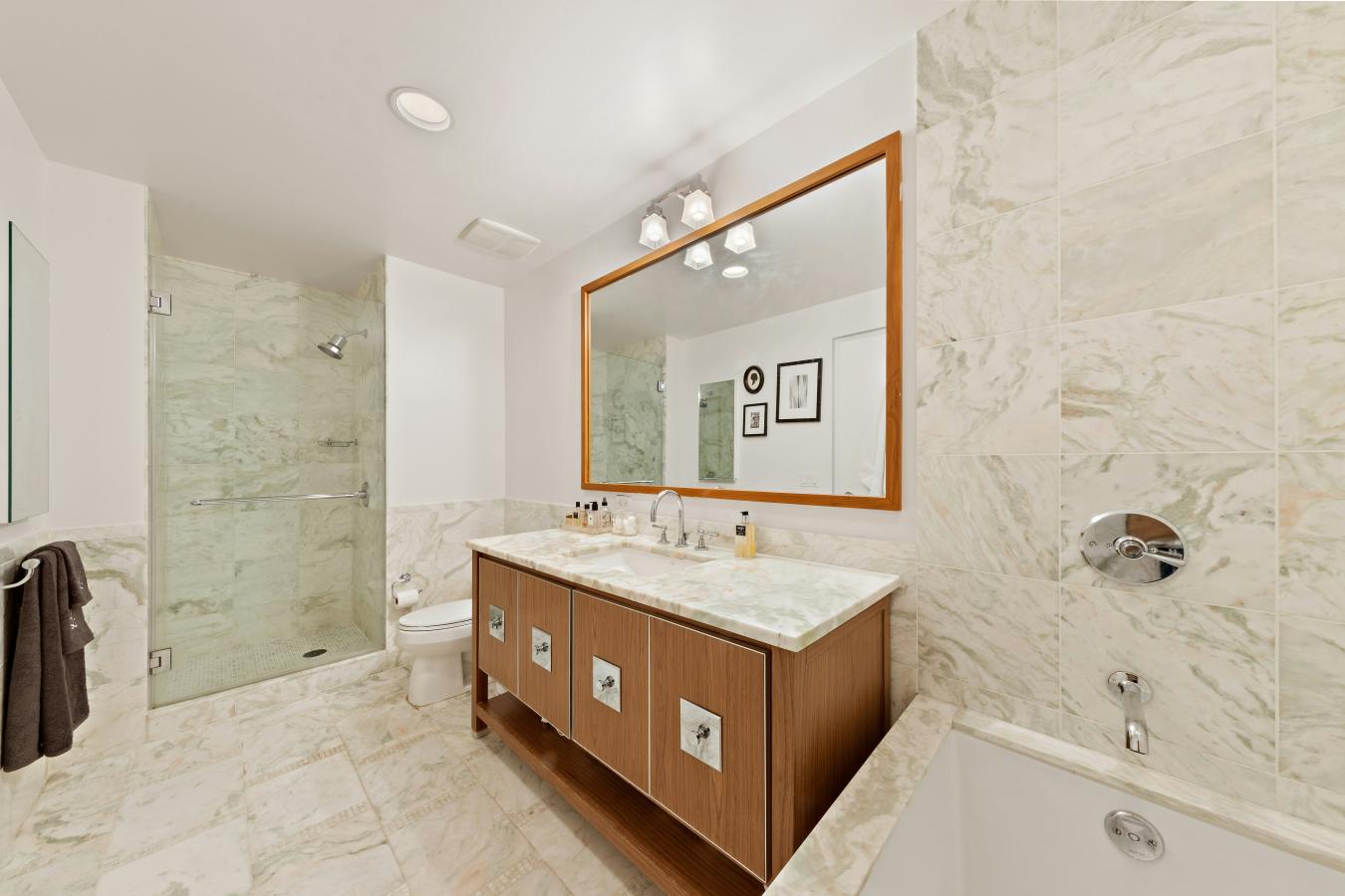 New York, New York, 10023, United States, 1 Bedroom Bedrooms, ,1 BathroomBathrooms,Residential,For Sale,2049590