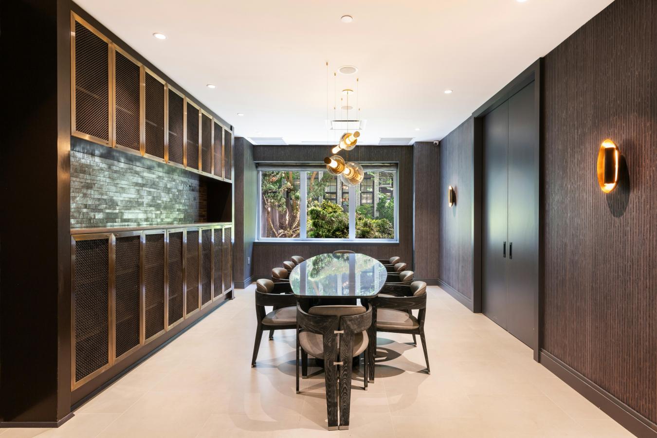 New York, New York, 10023, United States, 1 Bedroom Bedrooms, ,1 BathroomBathrooms,Residential,For Sale,2049590