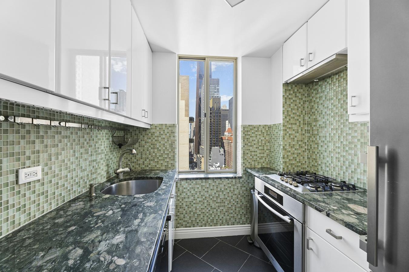 New York, New York, 10017, United States, 2 Bedrooms Bedrooms, ,2 BathroomsBathrooms,Residential,For Sale,2049589