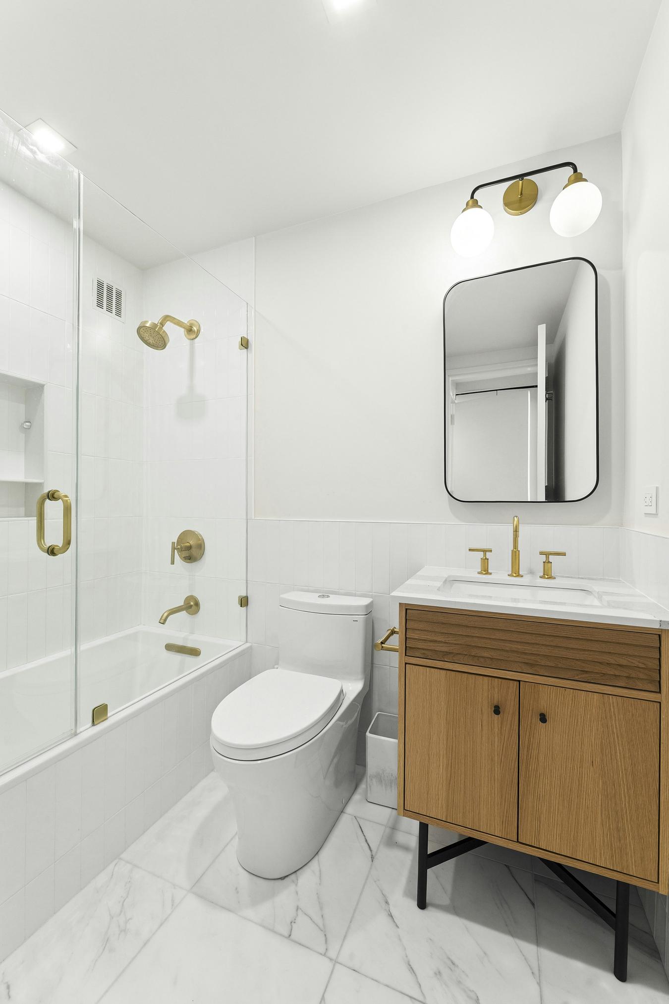 New York, New York, 10017, United States, 2 Bedrooms Bedrooms, ,2 BathroomsBathrooms,Residential,For Sale,2049589