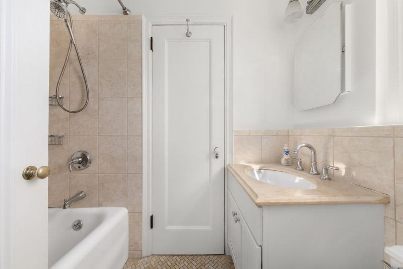 New York, New York, 10022, United States, 2 Bedrooms Bedrooms, ,2 BathroomsBathrooms,Residential,For Sale,2049588