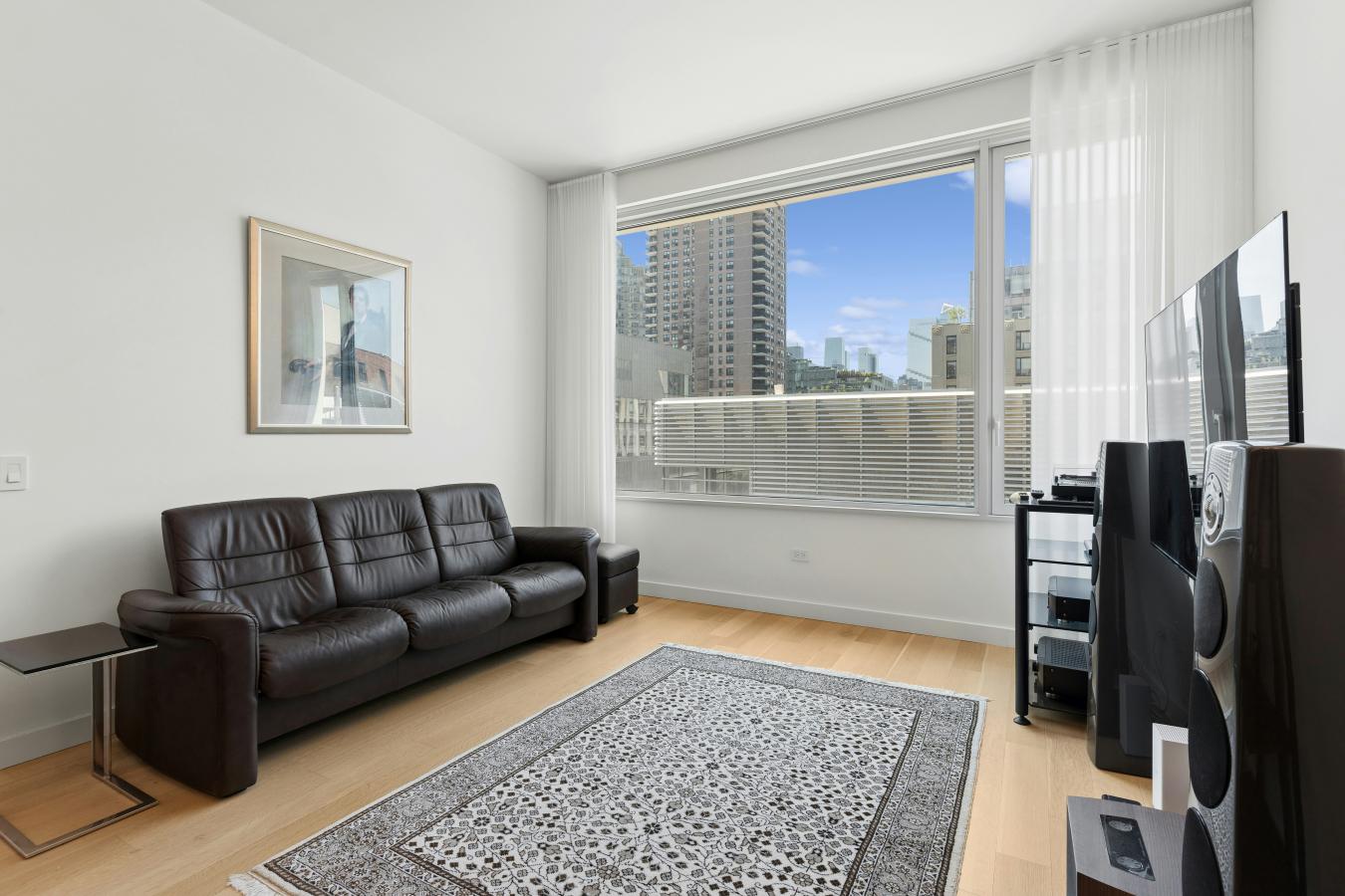 New York, New York, 10019, United States, 1 Bedroom Bedrooms, ,1 BathroomBathrooms,Residential,For Sale,2049585