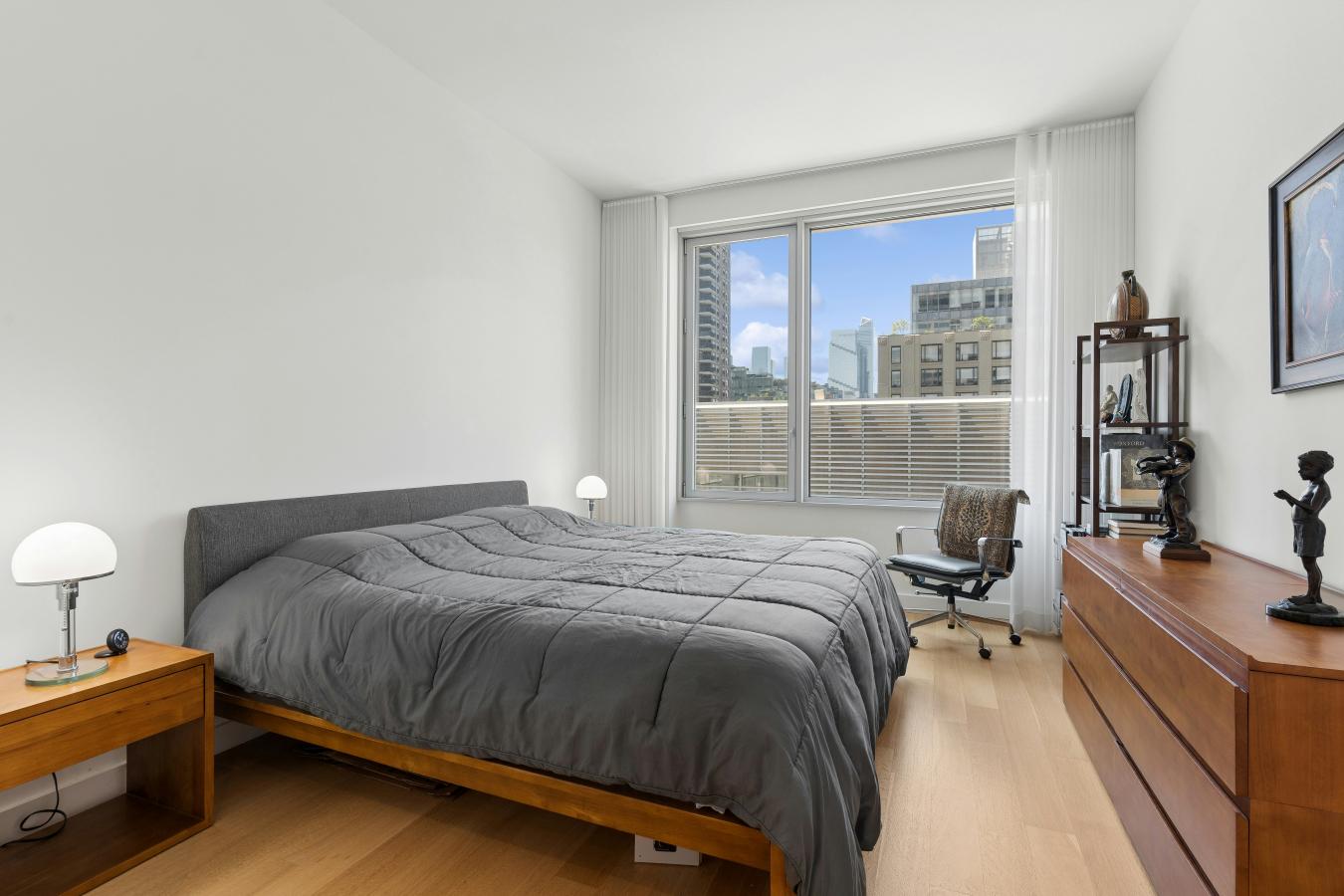 New York, New York, 10019, United States, 1 Bedroom Bedrooms, ,1 BathroomBathrooms,Residential,For Sale,2049585