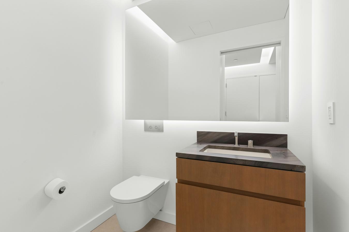 New York, New York, 10019, United States, 1 Bedroom Bedrooms, ,1 BathroomBathrooms,Residential,For Sale,2049585