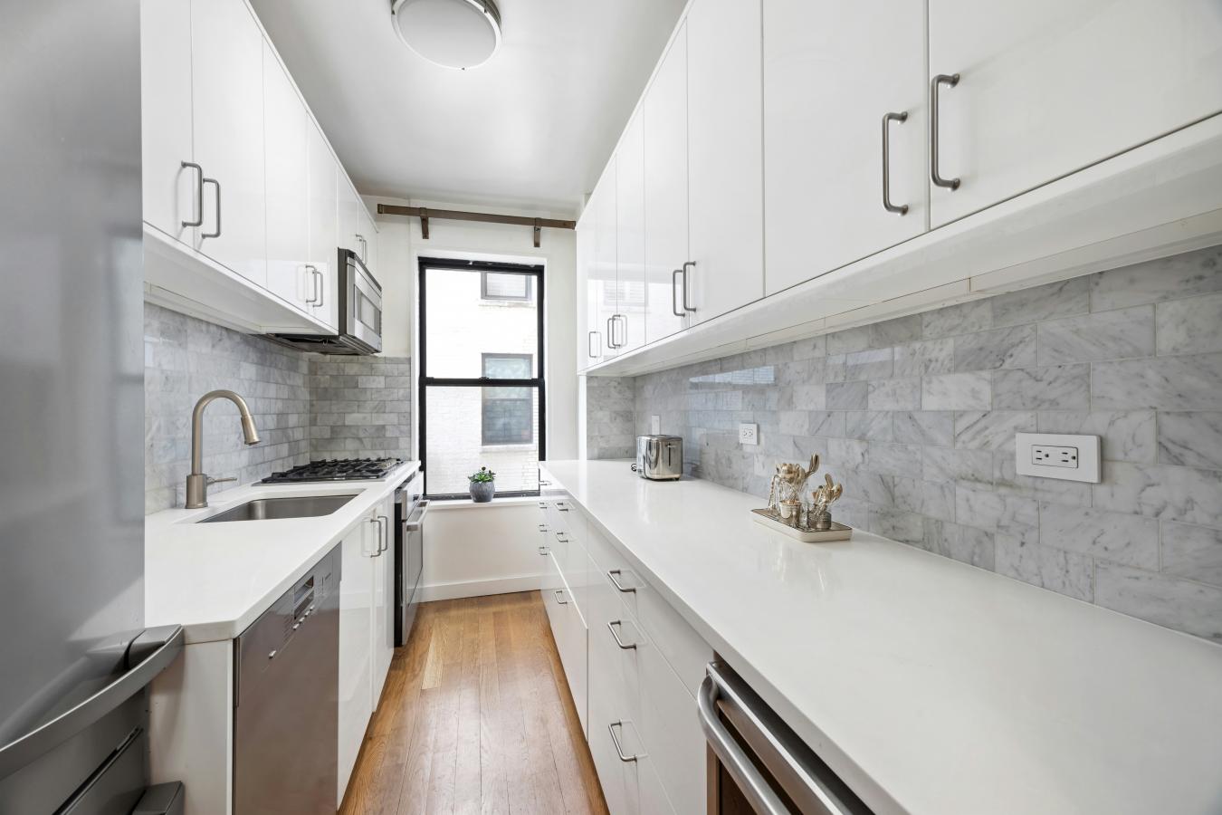 New York, New York, 10025, United States, 2 Bedrooms Bedrooms, ,1 BathroomBathrooms,Residential,For Sale,2049581