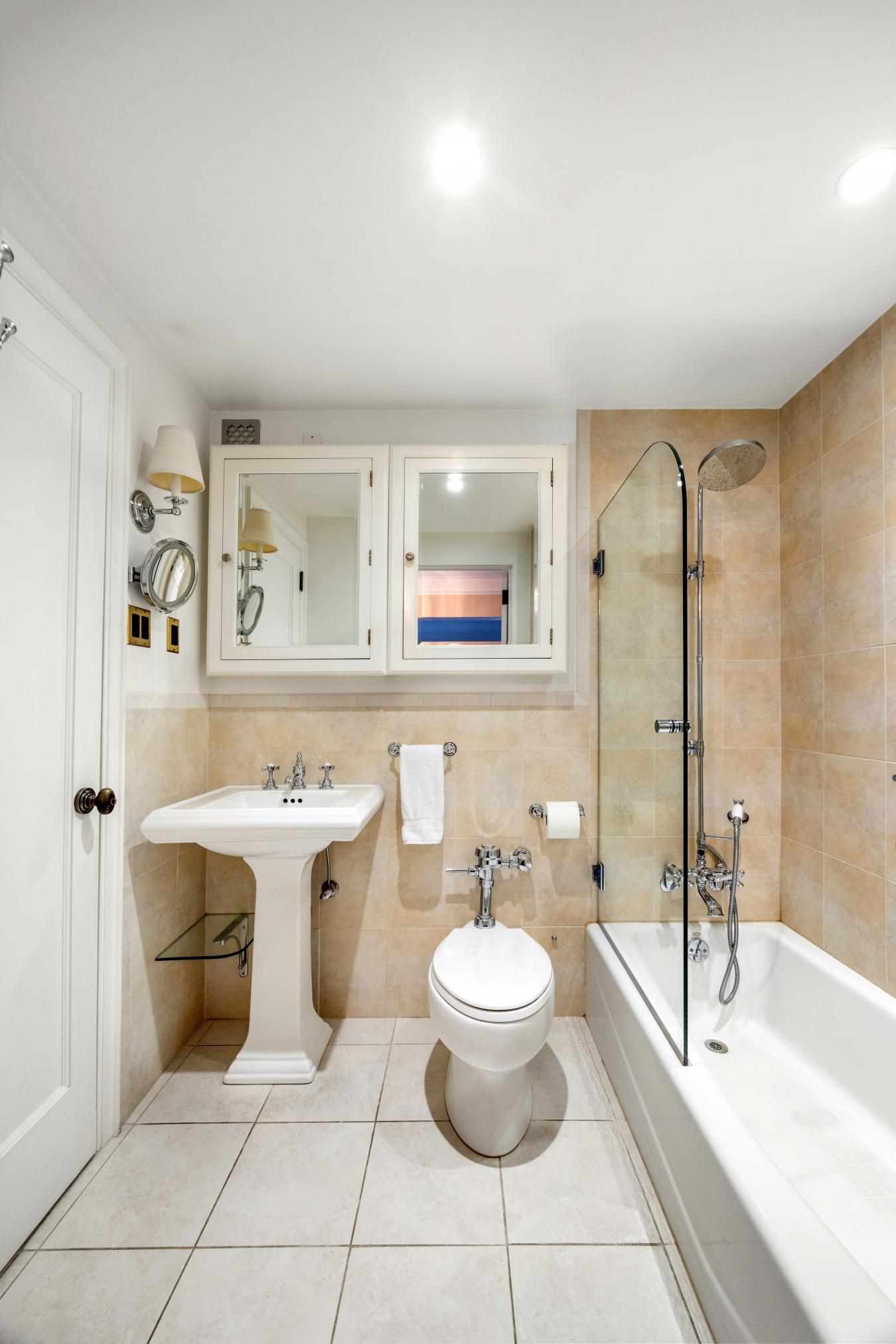 New York, New York, 10128, United States, 1 Bedroom Bedrooms, ,1 BathroomBathrooms,Residential,For Sale,2049580