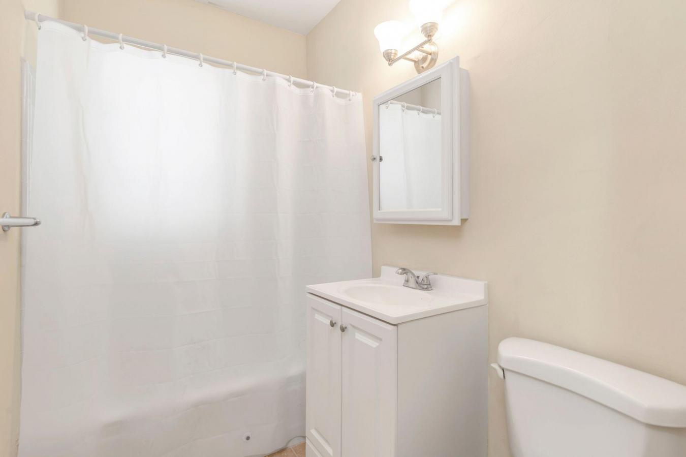 West Palm Beach, Florida, 33405, United States, 4 Bedrooms Bedrooms, ,4 BathroomsBathrooms,Residential,For Sale,2049579