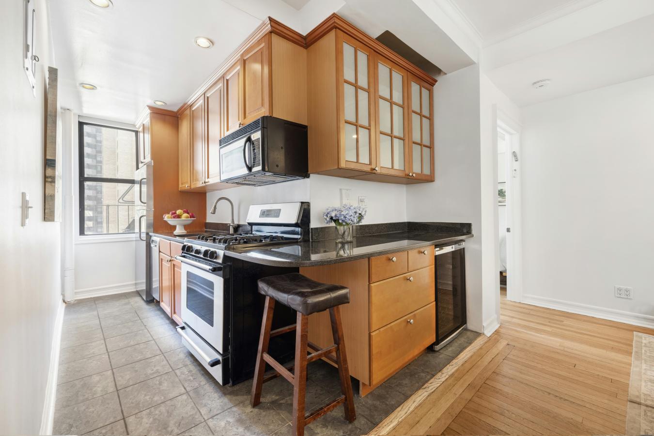 New York, New York, 10023, United States, 2 Bedrooms Bedrooms, ,2 BathroomsBathrooms,Residential,For Sale,2049577
