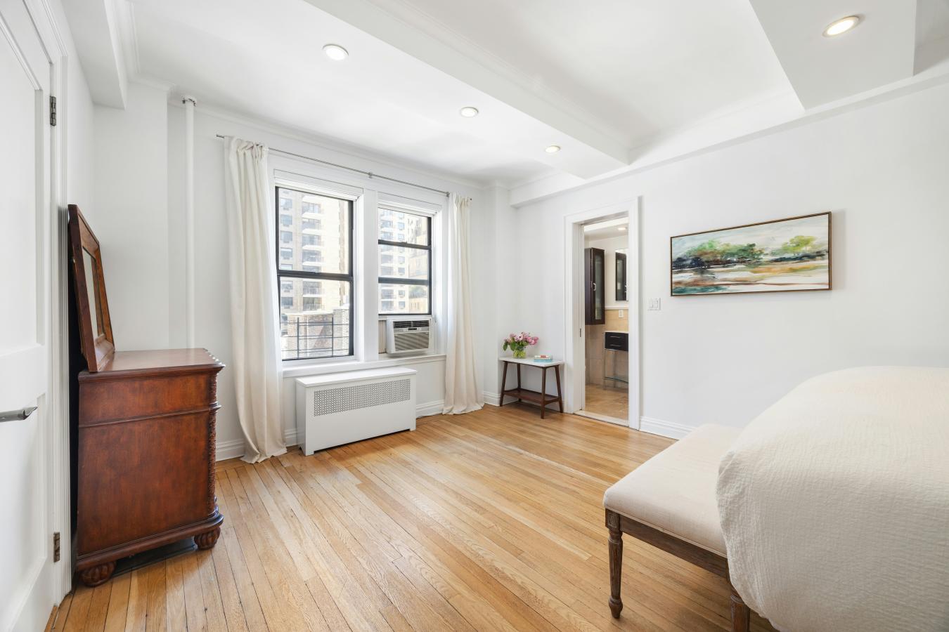 New York, New York, 10023, United States, 2 Bedrooms Bedrooms, ,2 BathroomsBathrooms,Residential,For Sale,2049577