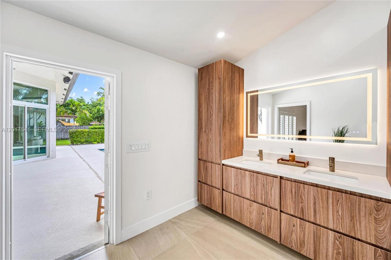 Cutler Bay, Florida, 33157, United States, 5 Bedrooms Bedrooms, ,3 BathroomsBathrooms,Residential,For Sale,2049576