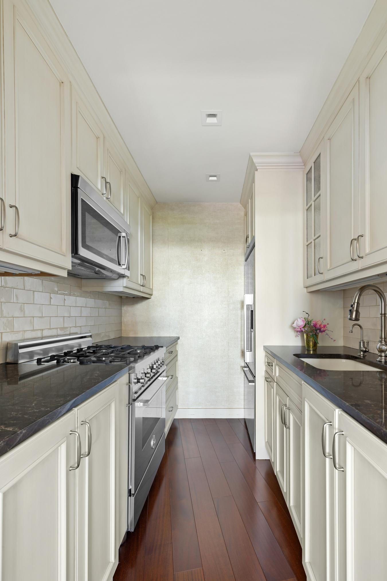New York, New York, 10023, United States, 1 Bedroom Bedrooms, ,1 BathroomBathrooms,Residential,For Sale,2049575