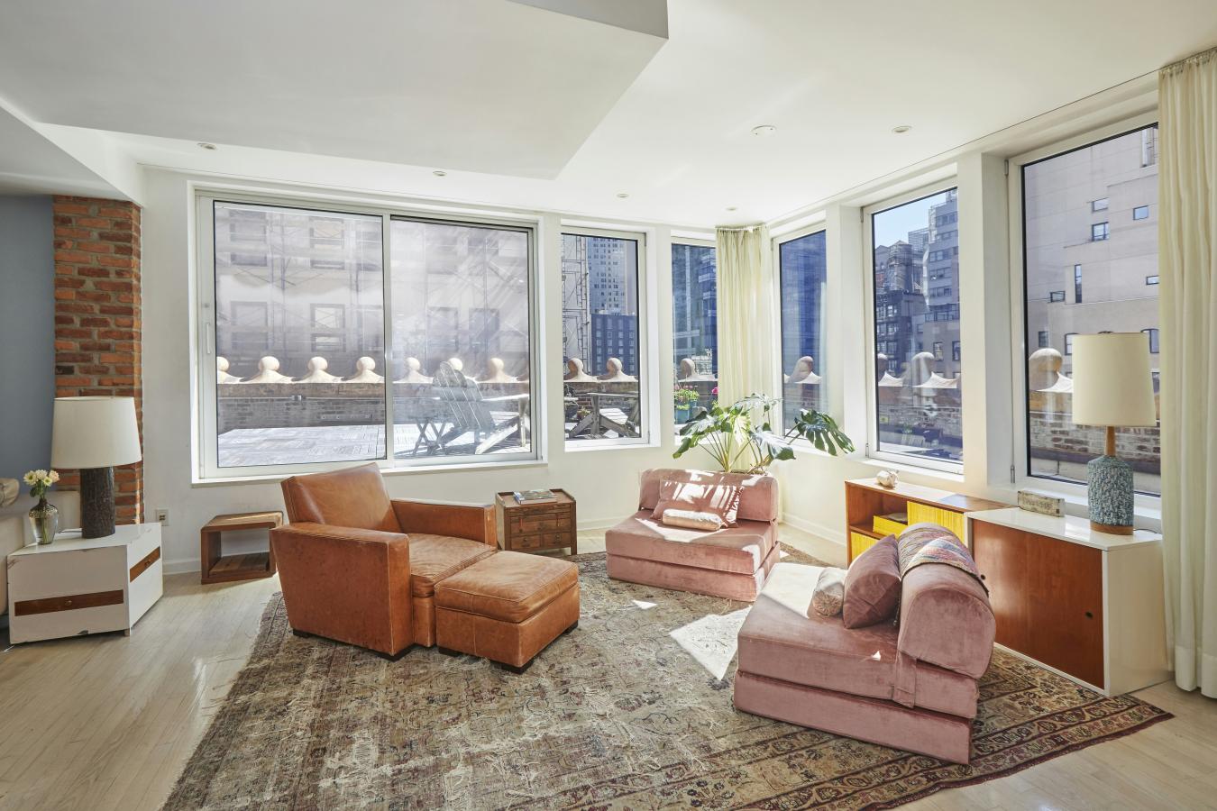 Financial District, New York, 10038, United States, 2 Bedrooms Bedrooms, ,2 BathroomsBathrooms,Residential,For Sale,2049574