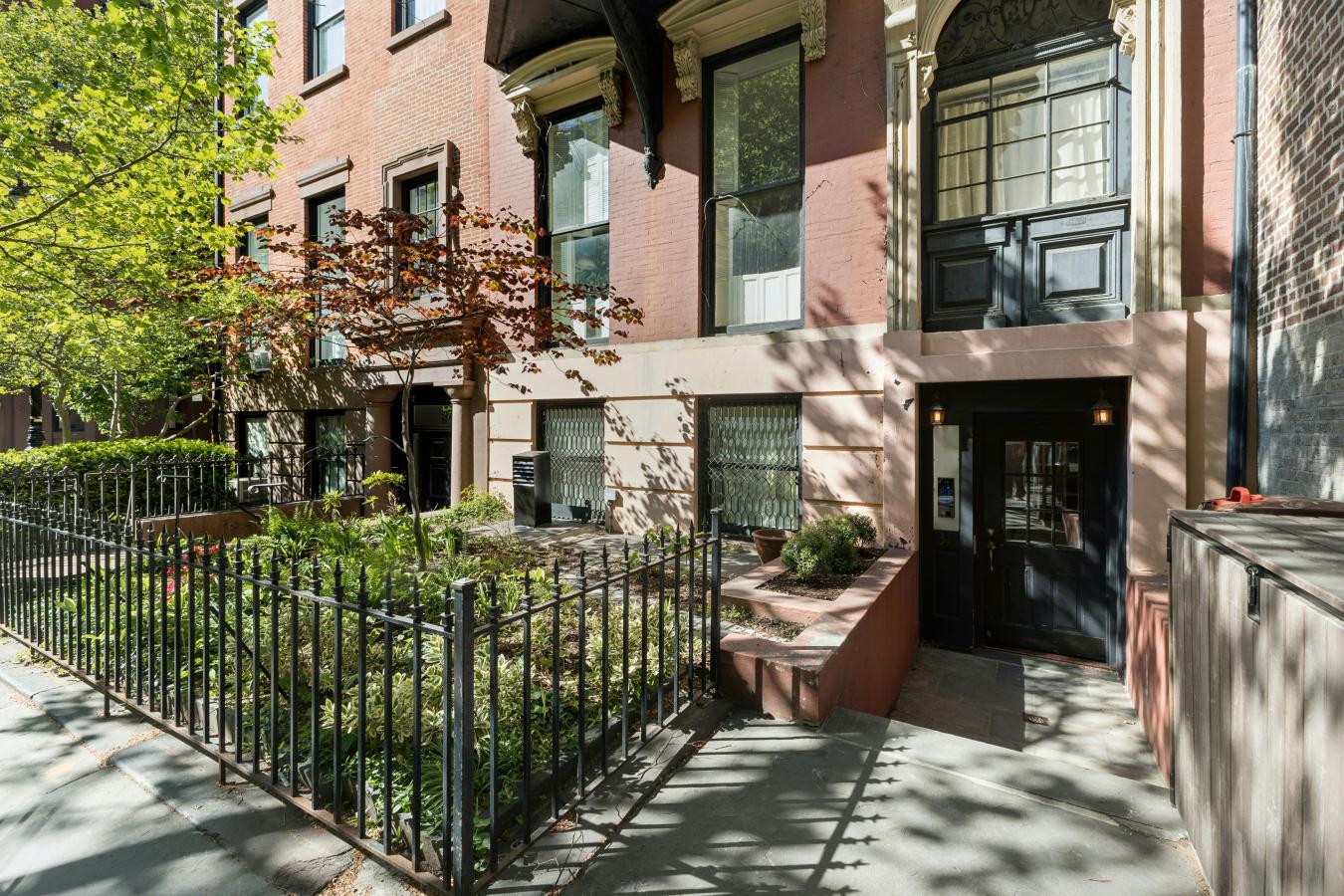 Brooklyn Heights, New York, 11201, United States, 2 Bedrooms Bedrooms, ,1 BathroomBathrooms,Residential,For Sale,2049573