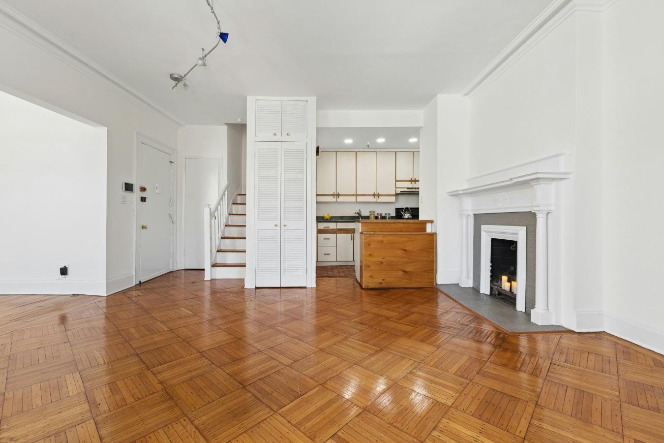 Brooklyn Heights, New York, 11201, United States, 2 Bedrooms Bedrooms, ,1 BathroomBathrooms,Residential,For Sale,2049573