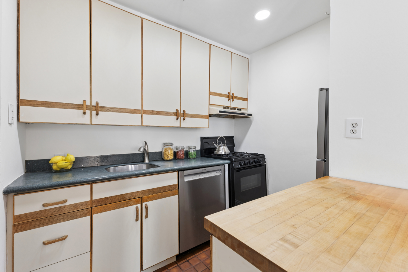 Brooklyn Heights, New York, 11201, United States, 2 Bedrooms Bedrooms, ,1 BathroomBathrooms,Residential,For Sale,2049573